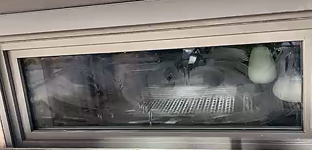 Dasselbe Fenster nach der Bauendreinigung durch H&A